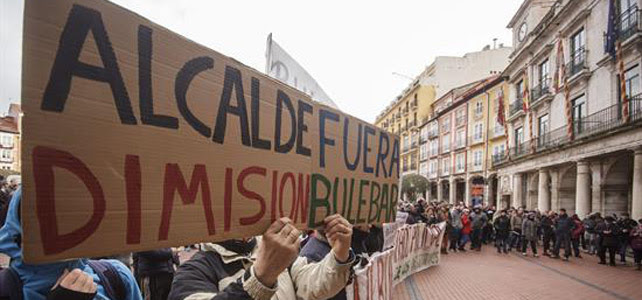 Manifestación en la que piden la dimisión de Lacalle, alcalde de Burgos