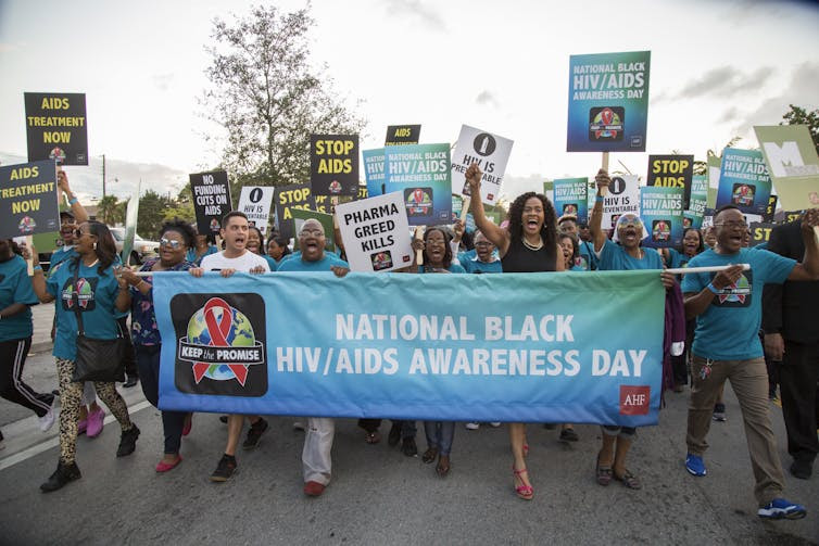 Personas que participan en el concierto Keep the Promise de 2017 y la marcha en Fort Lauderdale para el Día Nacional de Concientización sobre el VIH / SIDA para los afroamericanos