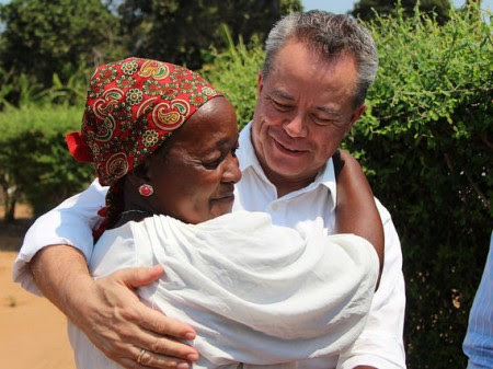 Teresa Mbalane, who has been receiving HIV treatment since 2004, with CDC Mozambique Director Edgar Monterroso