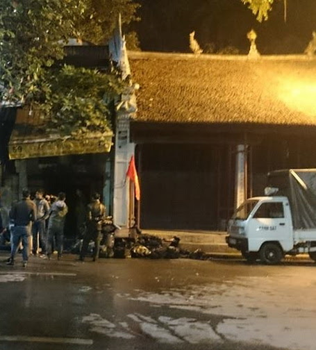 Khu vực nơi xảy ra hỏa hoạn, ban đầu người dân lầm tưởng là đền Bà Kiệu bị cháy.