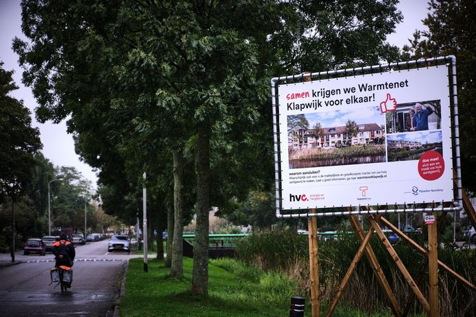 Met een reclamebord op de Duikersloot in Klapwijk probeerde de gemeente Pijnacker-Nootdorp bewoners tot het laatste moment over de streep te trekken.