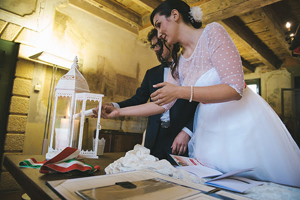 rito delle candele per cerimonia civile | Matrimonio anni 50 in Villa Balladoro