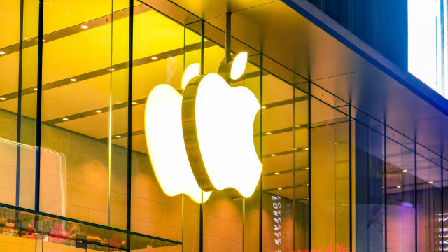 Apple tem alta no lucro líquido a US$ 21,744 bi no trimestre e supera previsão