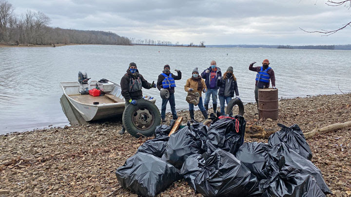 Volunteers remove 5 tons of trash from Tennessee River