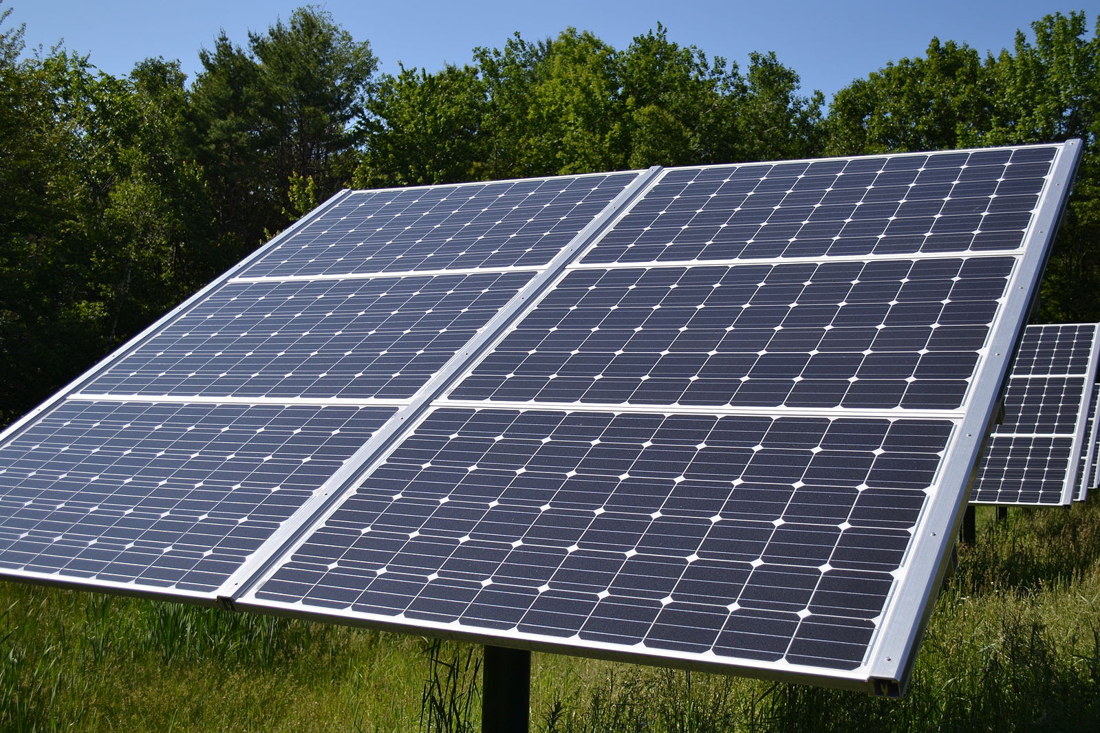 fixed_tilt_solar_panel_at_canterbury_municipal_building_canterbury_new_hampshire
