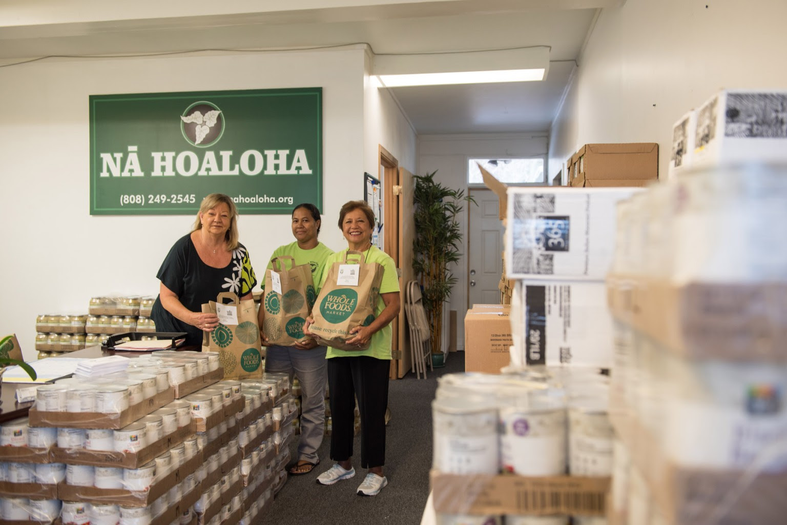 Nā Hoaloha volunteers help support aging seniors with the assistance they need to stay healthy and independent. | Photo: courtesy of Hawaiʻi Community Foundation