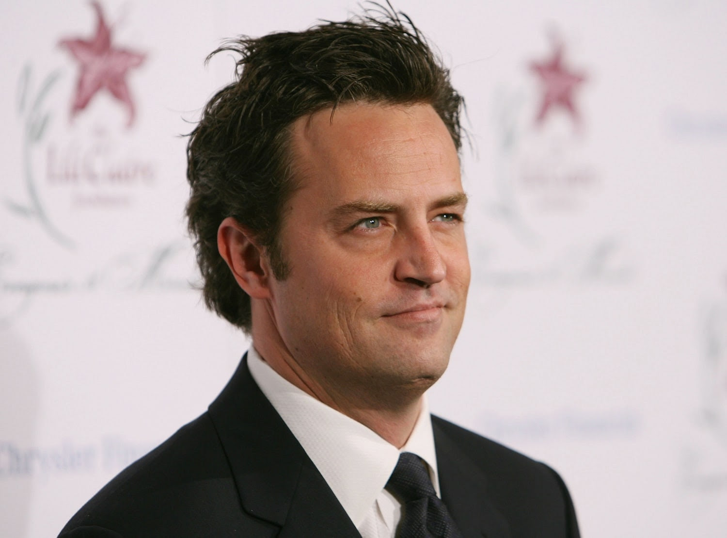 Co-stars and friends pay tribute to Matthew Perry, as autopsy results are inconclusive following his death at 54 Matthew-perry-bw-102823-c1f95b
