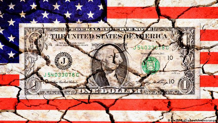 Nota de um dólar sobre bandeira dos EUA em concreto, desmoronando