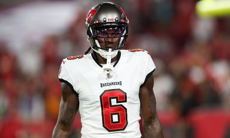 Oct 2, 2022; Tampa, Florida, USA; Tampa Bay Buccaneers wide receiver Julio Jones (6) warms yup before a game against the Kansas City Chiefs at Raymond James Stadium. Mandatory Credit: Nathan Ray Seebeck-USA TODAY Sports