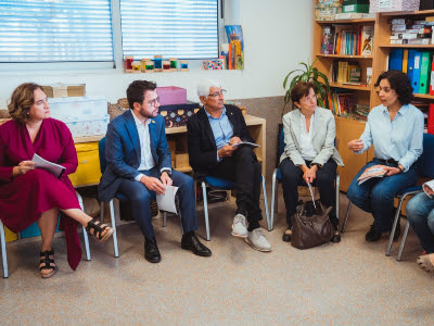 Les autoritats s'han reunit amb l'equip directiu de l'escola bressol. Les autoritats s'han reunit amb l'equip directiu de l'escola bressol.