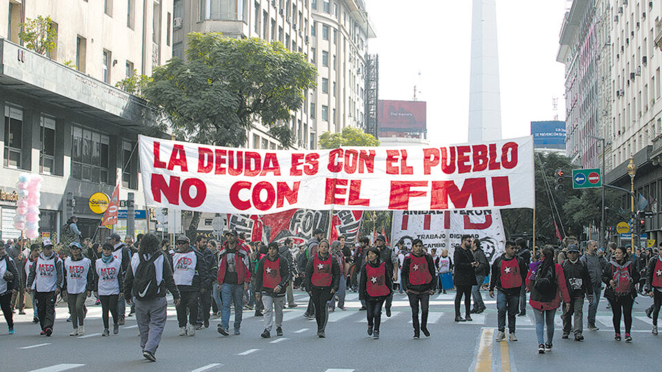 Los movimientos sociales marcharon por el centro porteño hacia el Obelisco.