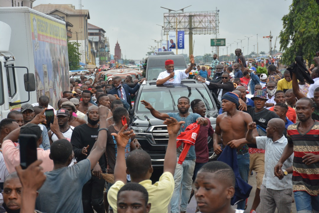 Orji Uzor Kalu receives rousing welcome in Abia as he returns home months after he was released from prison (photos)