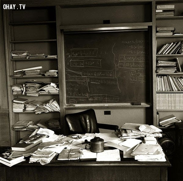 Văn phòng của nhà vật lý Albert Einstein vào ngày ông qua đời. ,bức ảnh lịch sử,khoảnh khắc lịch sử