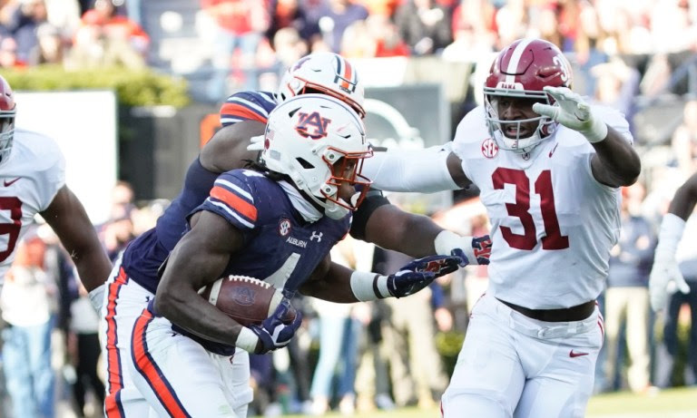 Will Anderson (#31) chasing Auburn running back Tank Bigsby in 2021 Iron Bowl