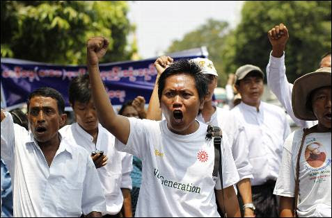 Miembros de la Unión de Trabajadores de Myanmar durante la manifestación del primero de mayo