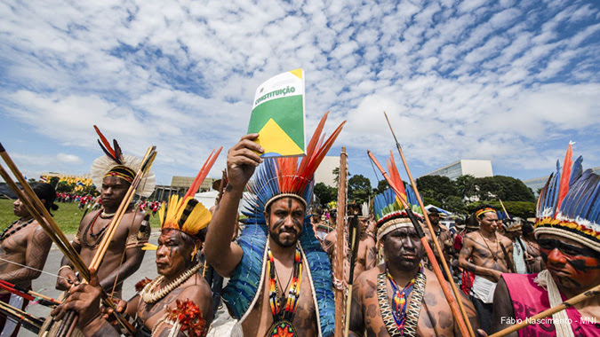 Protesto durante a Mobilização Nacional Indígena de 2013, em Brasília. Foto: Fábio Nascimento - MNI
