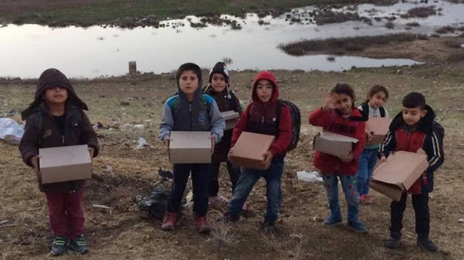 tca-distributes-100000-to-syrian-refugees-in-turkey-02