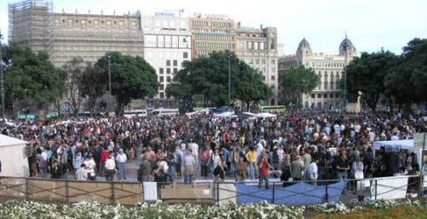 Plaza de Catalunya durante el mediodía de este viernes./ Twitter: @PodemBlanes