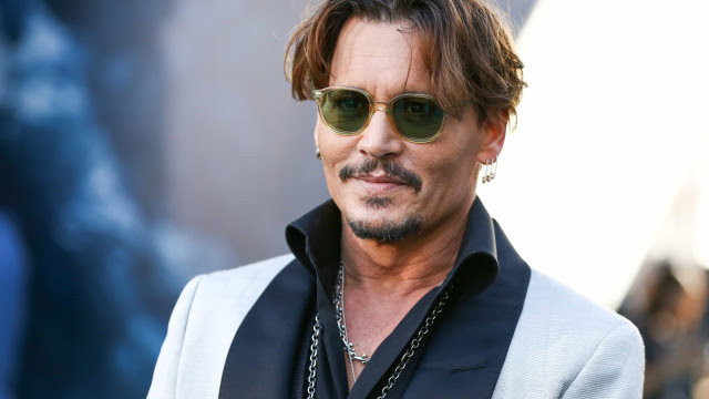 Johnny Depp diz que já ofereceu maconha para filha 