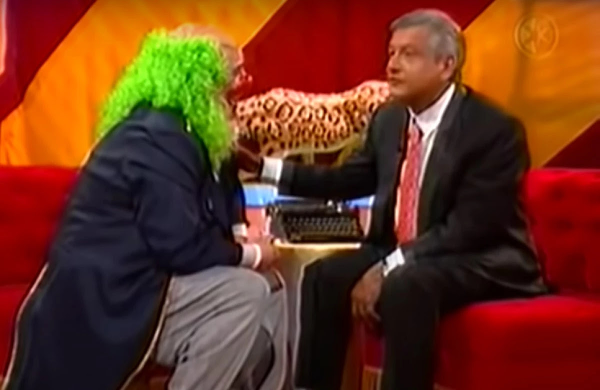 Entre albures y bromas, así fue la entrevista que Brozo le realizó a Andrés Manuel López Obrador en 2006. (Foto: Captura de pantalla)