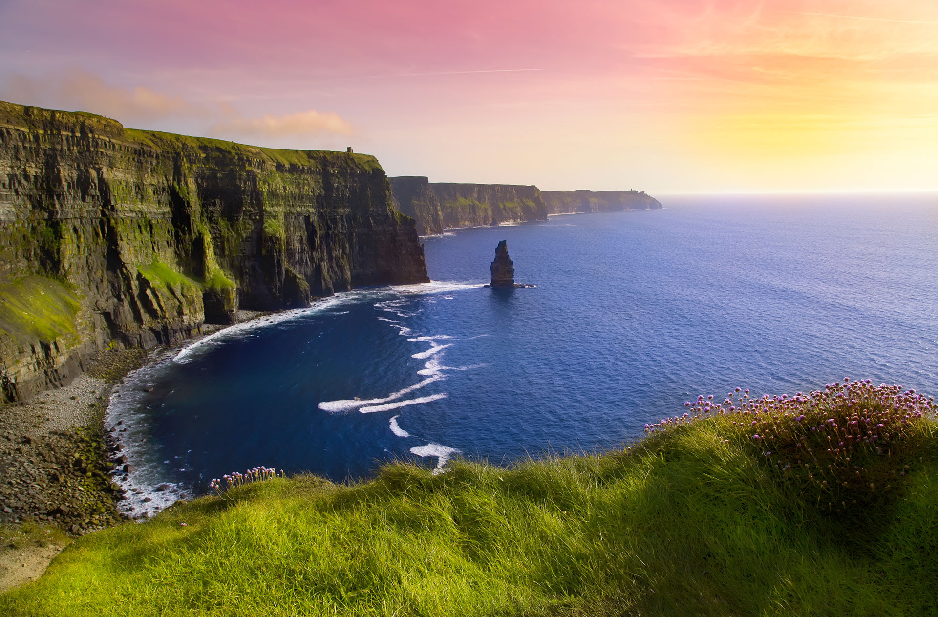 Aunque quizás los conozcas mejor como los acantilados de la locura de "La princesa prometida", en realidad, los acantilados se encuentran justo al sur de Galway (Getty Images)