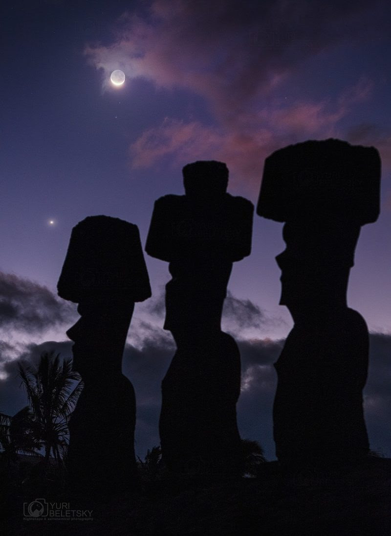 The moon, planet Venus and giants of Easter Island, by Yuri Beletsky Nightscapes.