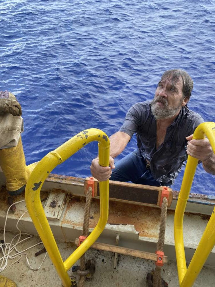 Missing boater found clinging to capsized boat Missing boater found clinging to capsized boat