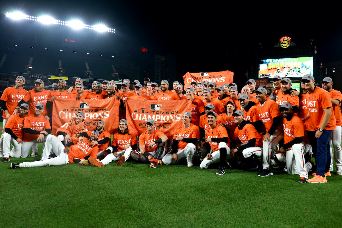 Donovan Mitchell brings out brooms for Mets subway series sweep over Yankees