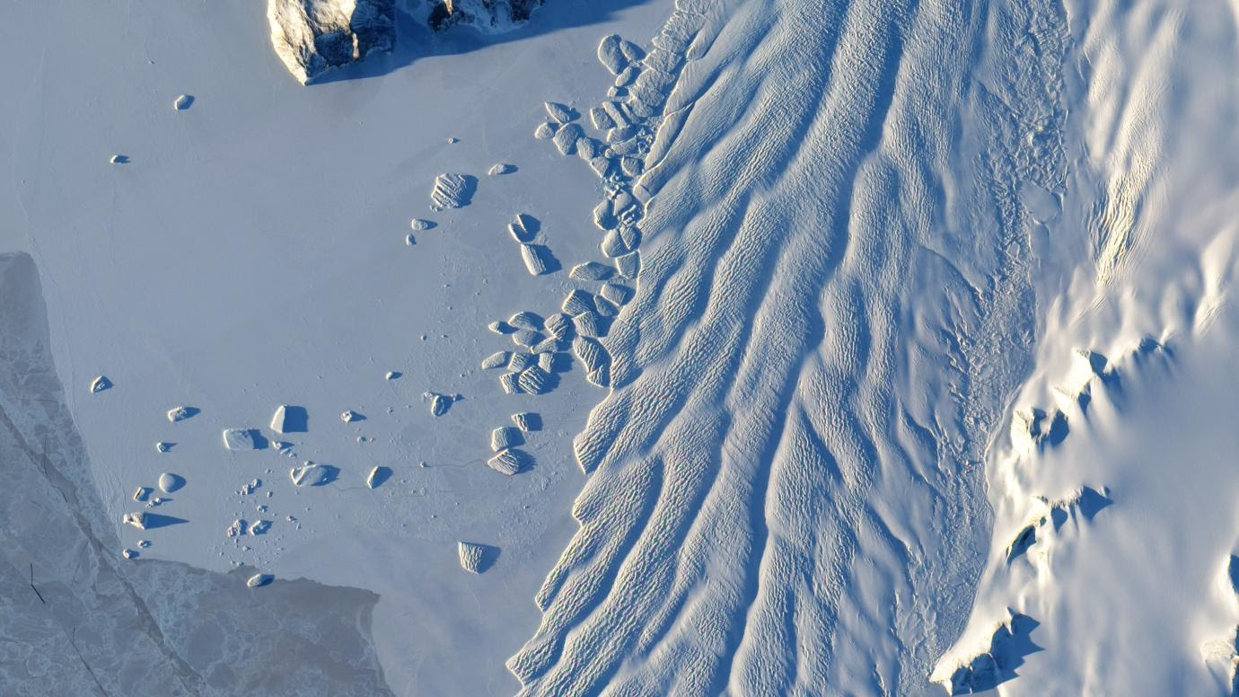 Large icebergs break away from Matusevich Glacier