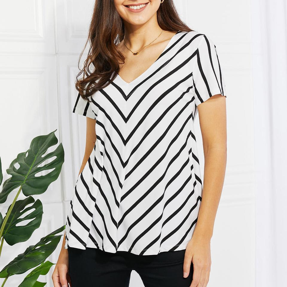 Yelete Casual Living Full Size Chevron Stripe V-Neck Tee