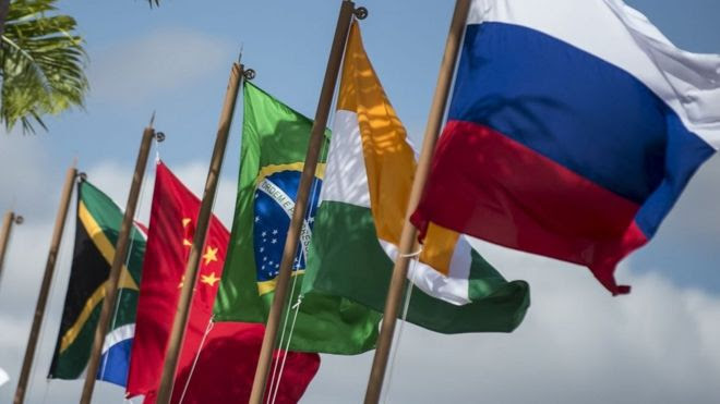 Bandeiras dos países que compõem o Brics