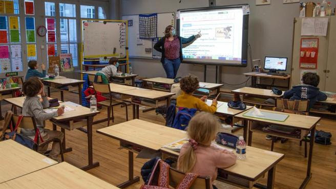 Francia veta el lenguaje inclusivo en la educación nacional al considerarlo un obstáculo para el aprendizaje