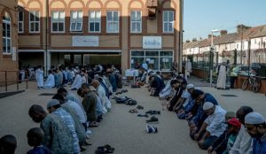 UK: Islamic groups seeking to make broadcast of call to prayer over loudspeakers a permanent fixture in Britain