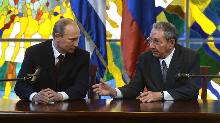 Raúl Castro y Vladímir Putin