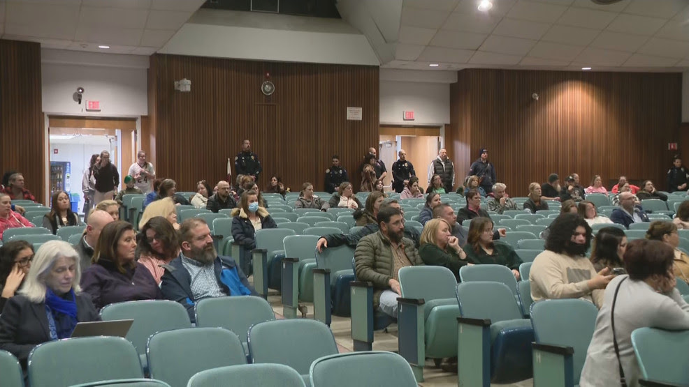  Tiverton school leaders, law enforcement hold meeting on school safety