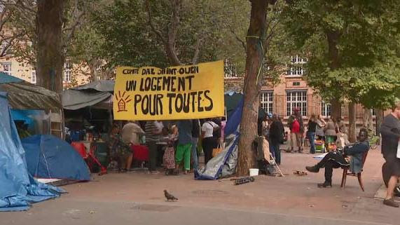 Seine-Saint-Denis : des migrants venus de Colombie campent mairie de Saint-Ouen