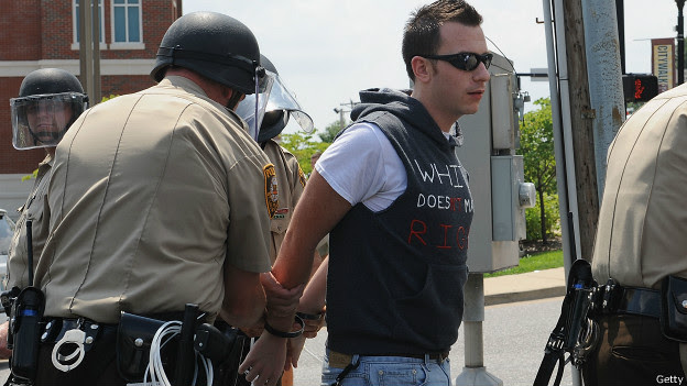 Ferguson, manifestante detenido