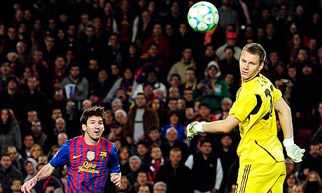 Lionel Messi, Bernd Leno