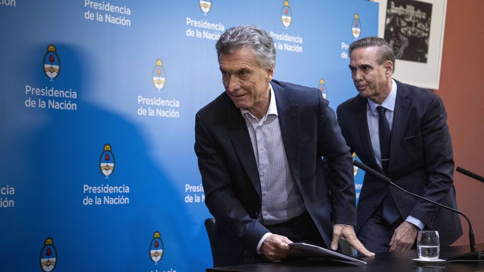 Mauricio Macri habló en una conferencia de prensa, acompañado por Miguel Pichetto.