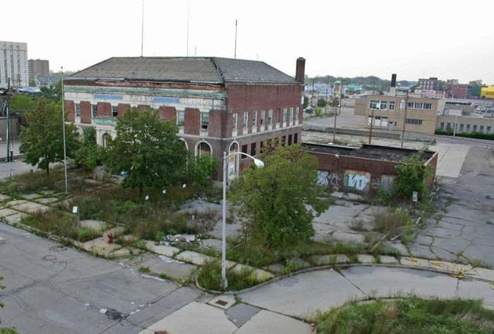 Abandoned Police Station (18 pics)