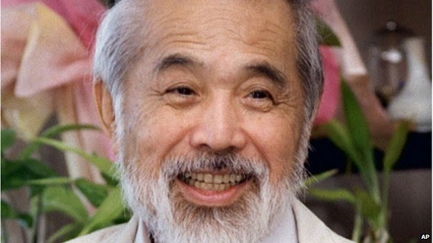 Kenji Ekuan in 2003