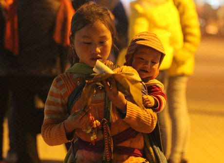 Nhung em be muu sinh trong "thanh pho suong" Sapa - Anh 6