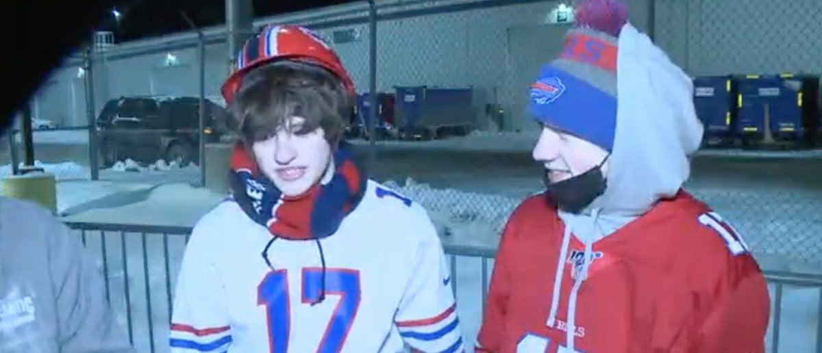 Bills Fans Waited Until 3:00 AM To Greet The Team At The Airport After Losing To The Chiefs