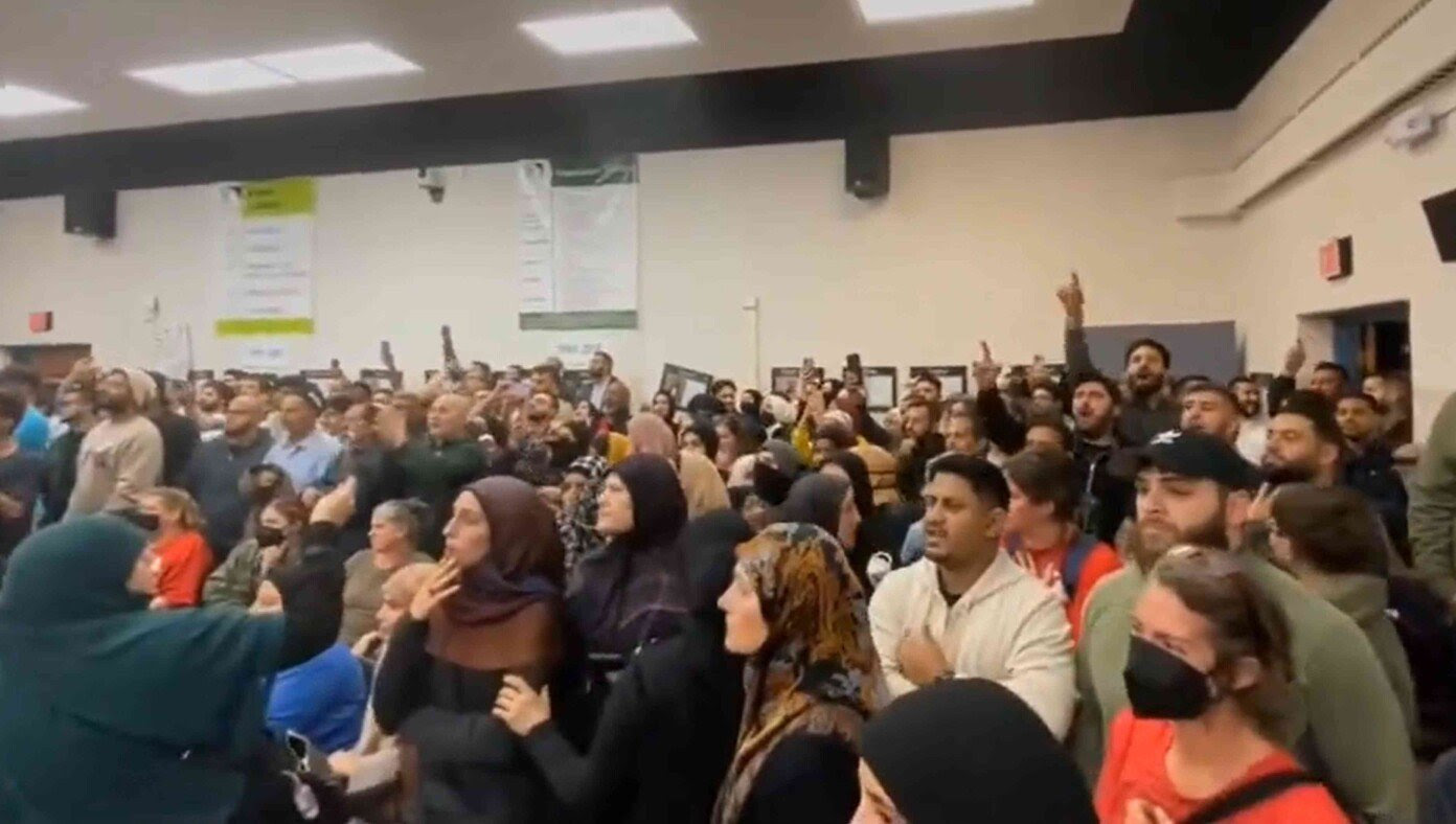 Muslim Families Back On No-Fly List After Attending School Board Meeting