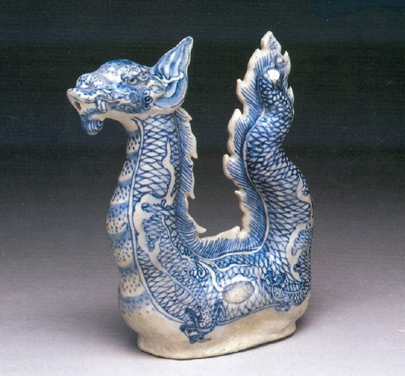 Hình 5: Lô 78. Ấm rồng số 5, cao 22.7 cm. (TAT)