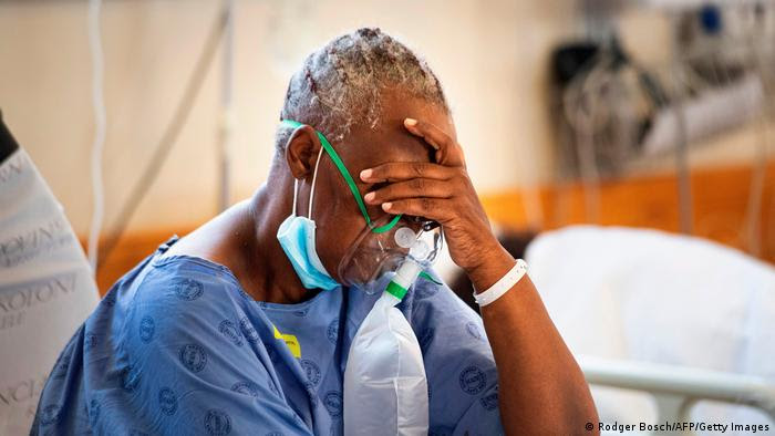 Paciente com covid-19 na África do Sul: país teve acesso a vacinas, mas vários vizinhos, ainda não