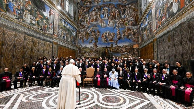 Francisco se reúne con el cuerpo Diplomático ante la Santa Sede.