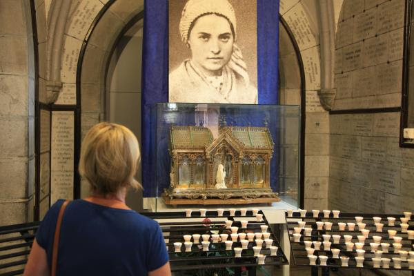 Neuvaine à sainte Bernadette avec Marie de Nazareth pour les malades, les victimes de catastrophes et des guerres  Jour3