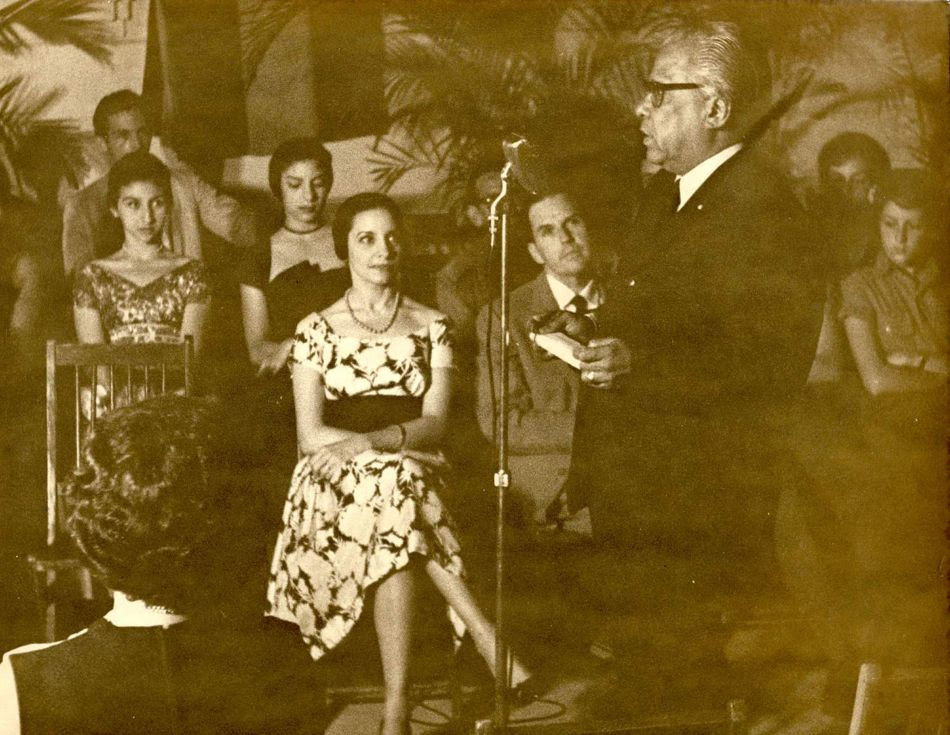 Nicolás Guillén honours Alicia Alonso at the Unión Nacional de Escritores y Artistas de Cuba ('National Union of Writers and Artists of Cuba'), Havana, 1961.