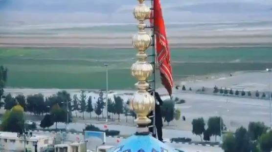  The flag was unfurled on top of the Jamkaran Mosque, in Qom
